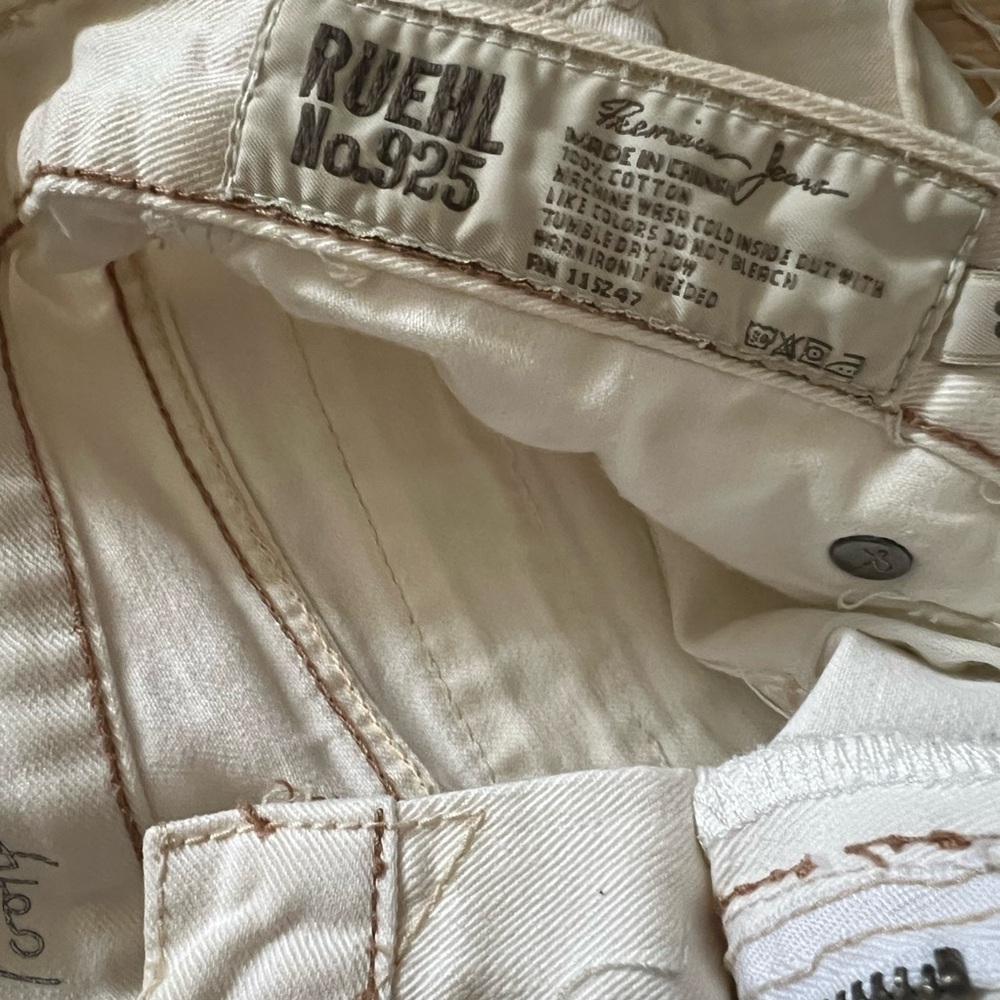 Ruehl by Abercrombie low rise booty shorts, distressed off white y2k sz 26 sexy